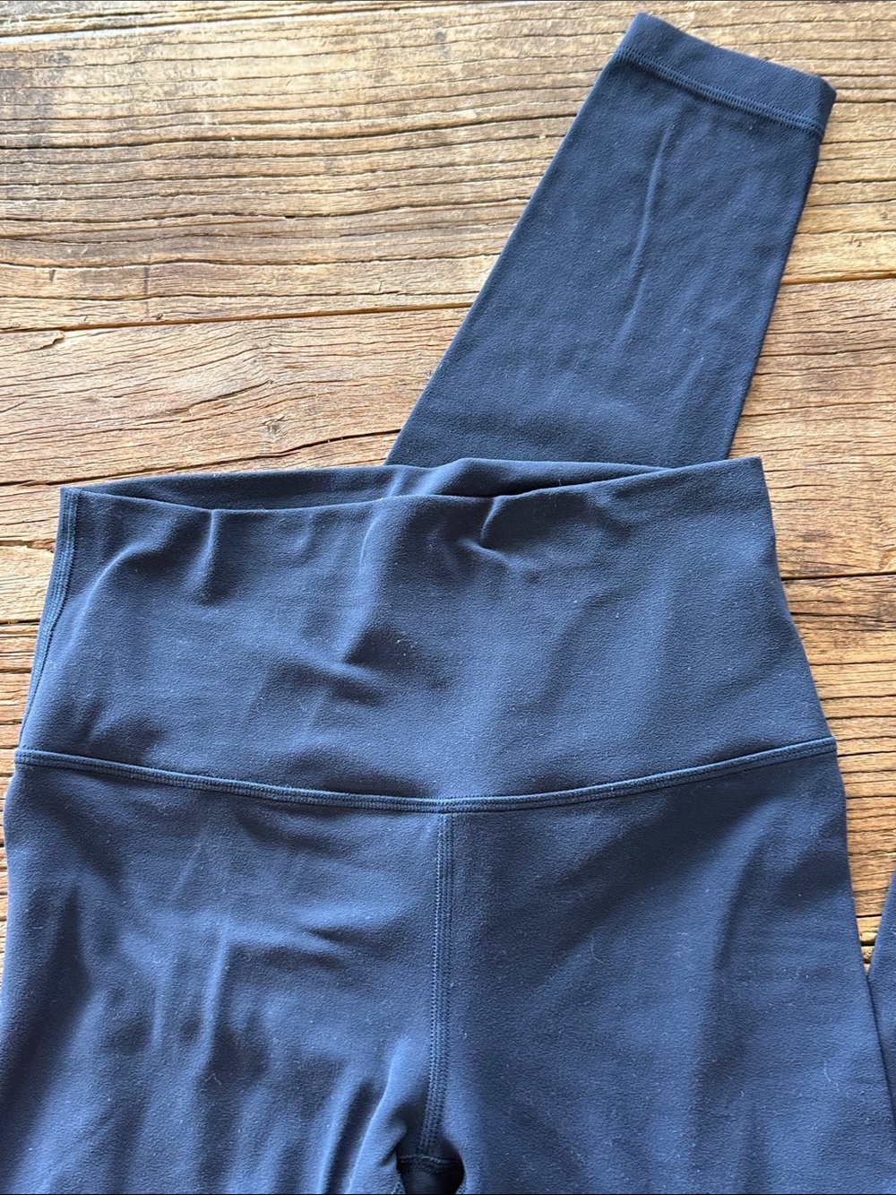 lululemon navy blue athletic leggings with logo - Picture 3 of 3